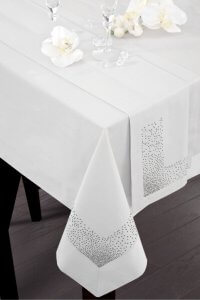 JAK WYBRAĆ PRAKTYCZNY OBRUS DO JADALNI