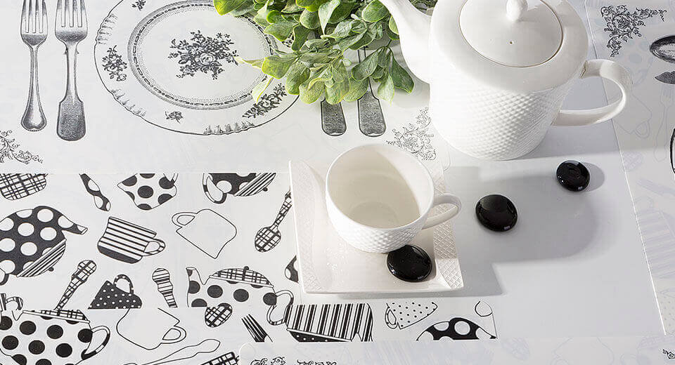 JAK CZYŚCIĆ PODKŁADKI NA STÓŁ?