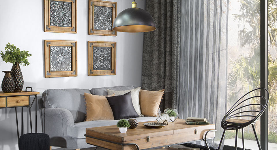 NOWOCZESNE FIRANY DO SALONU Z BALKONEM – NA JAKIE SIĘ ZDECYDOWAĆ?