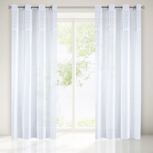 NOWOCZESNE FIRANY DO SALONU Z BALKONEM – NA JAKIE SIĘ ZDECYDOWAĆ?