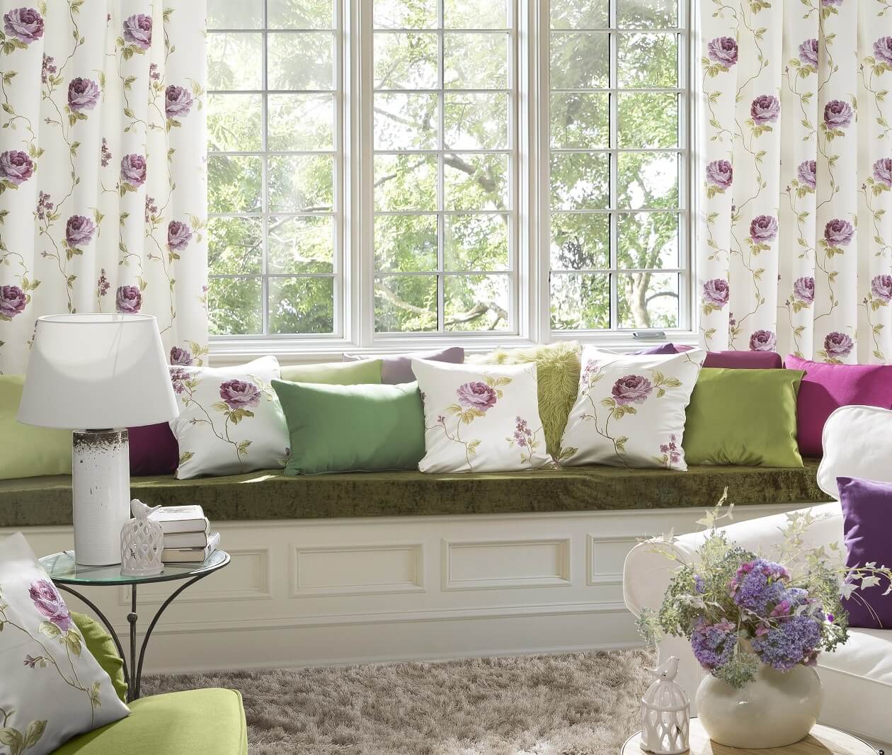 Zasłony w kwiaty – jak zrobić z nich uniwersalną dekorację1