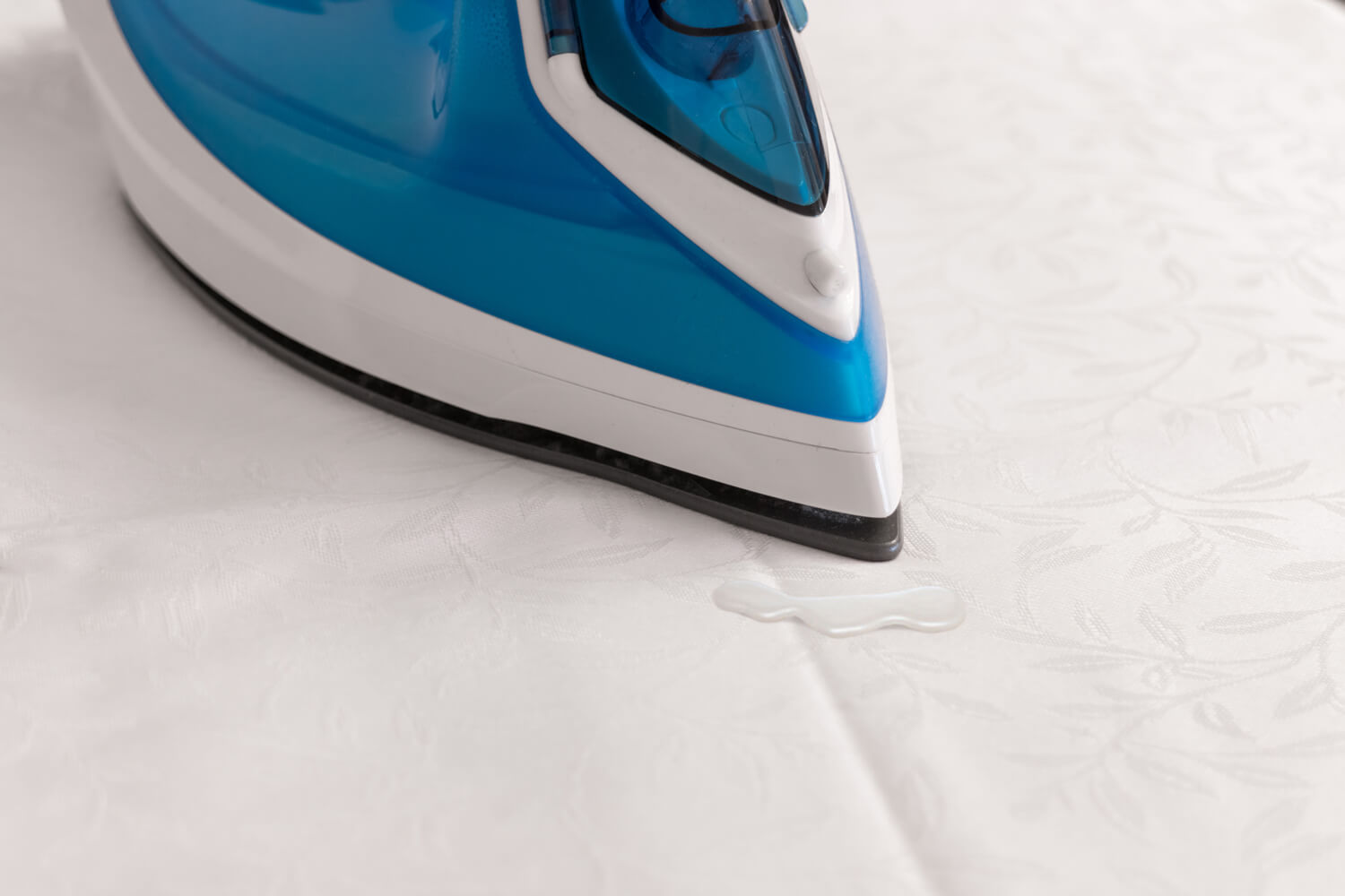 Jak usunąć wosk z obrusu