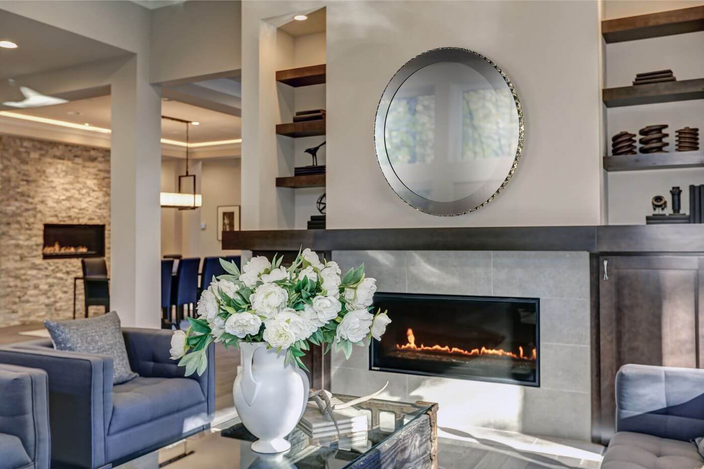 jak powiesić lustro w salonie