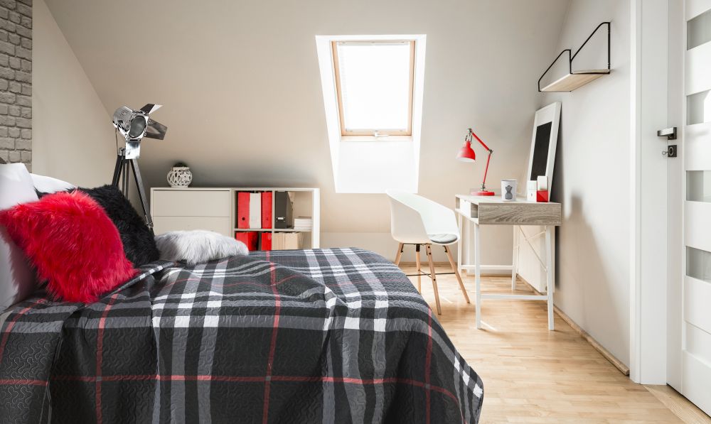 pokój młodzieżowy na poddaszu