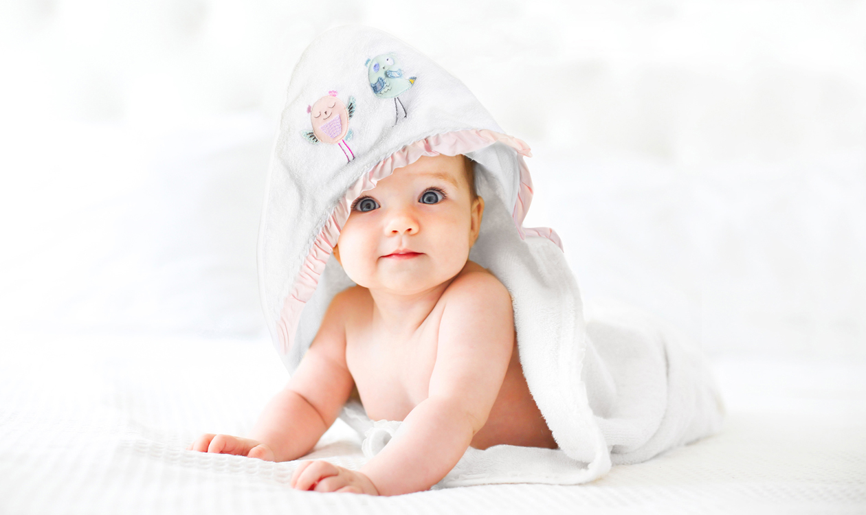 Jak wybrać ręcznik dla noworodka? Czego potrzebuje małe dziecko?