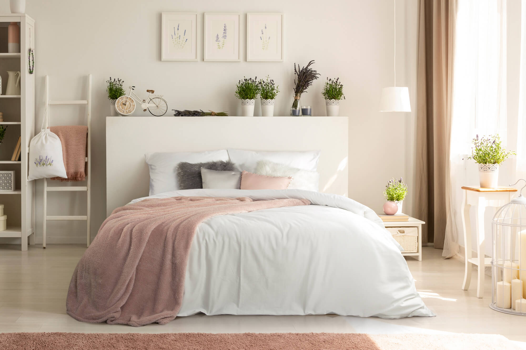 co na sciane w sypialni za lozkiem