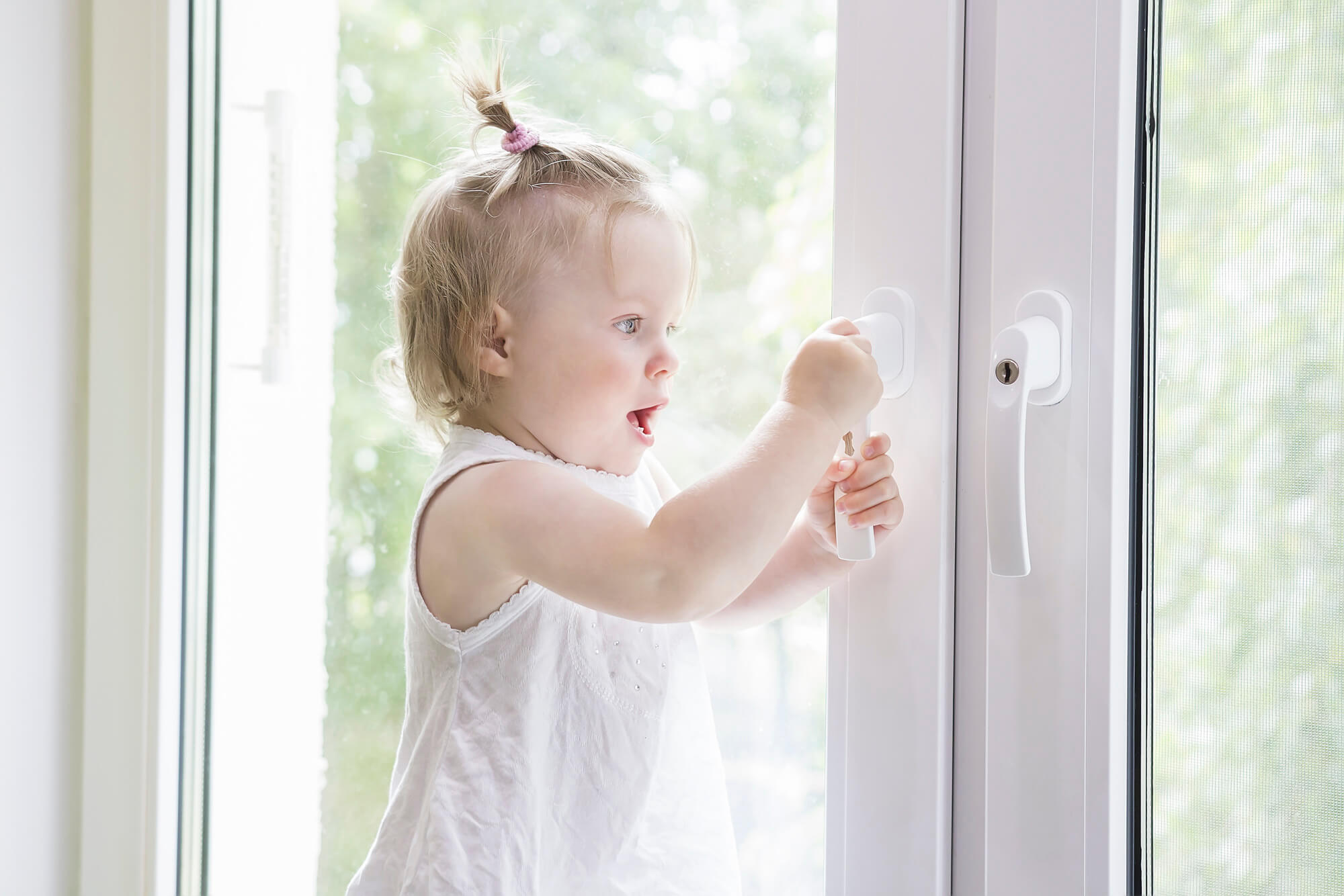 dekoracje okna bezpieczne dla dzieci