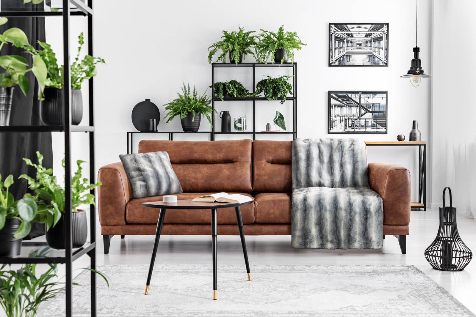 narzuta na skorzana kanapa