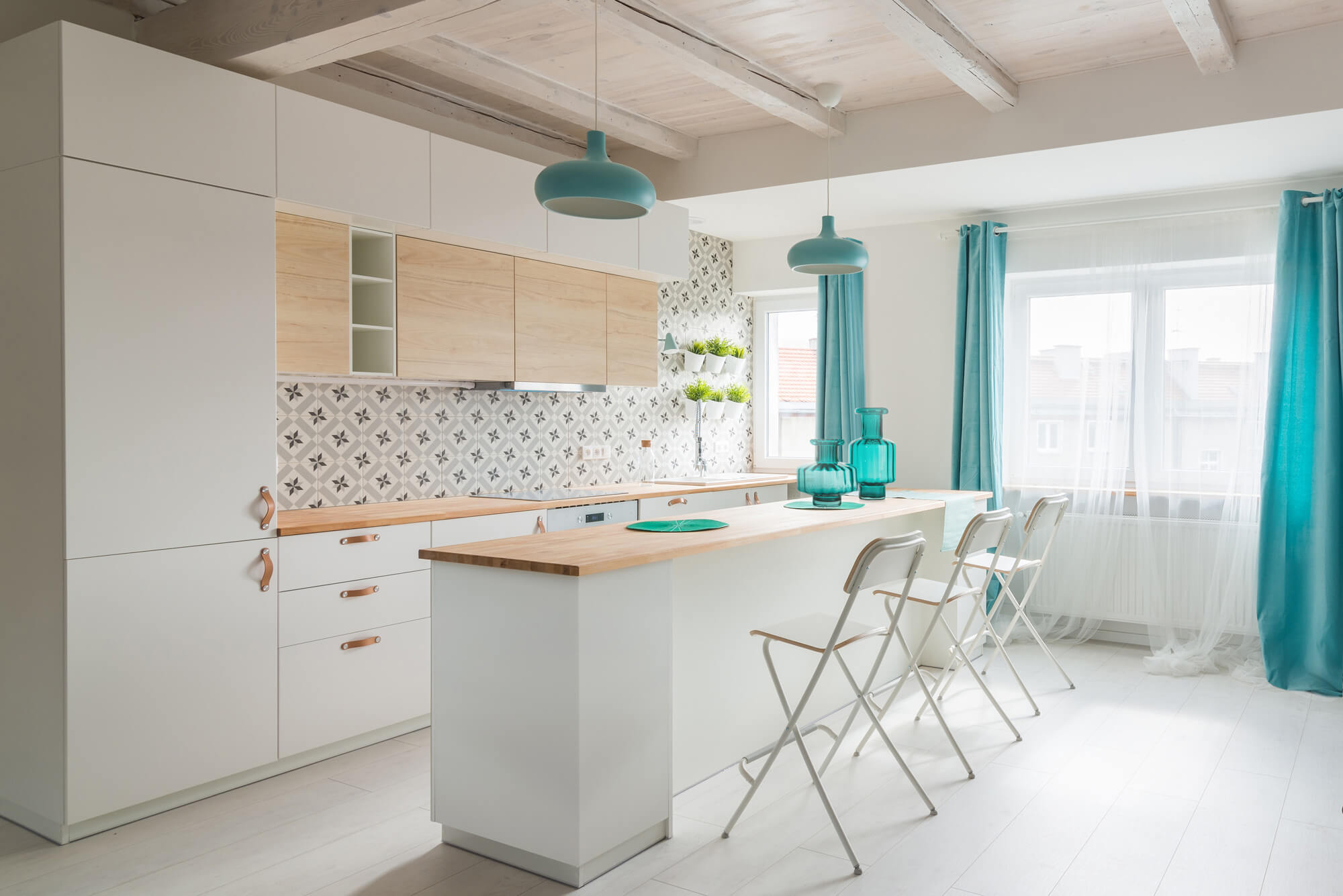 jak optycznie powiekszyc okno w kuchni