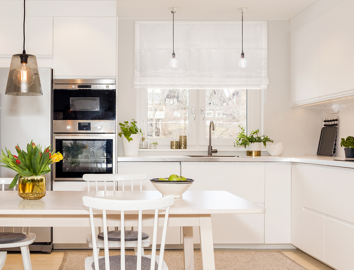 jak optycznie powiekszyc okno w kuchni