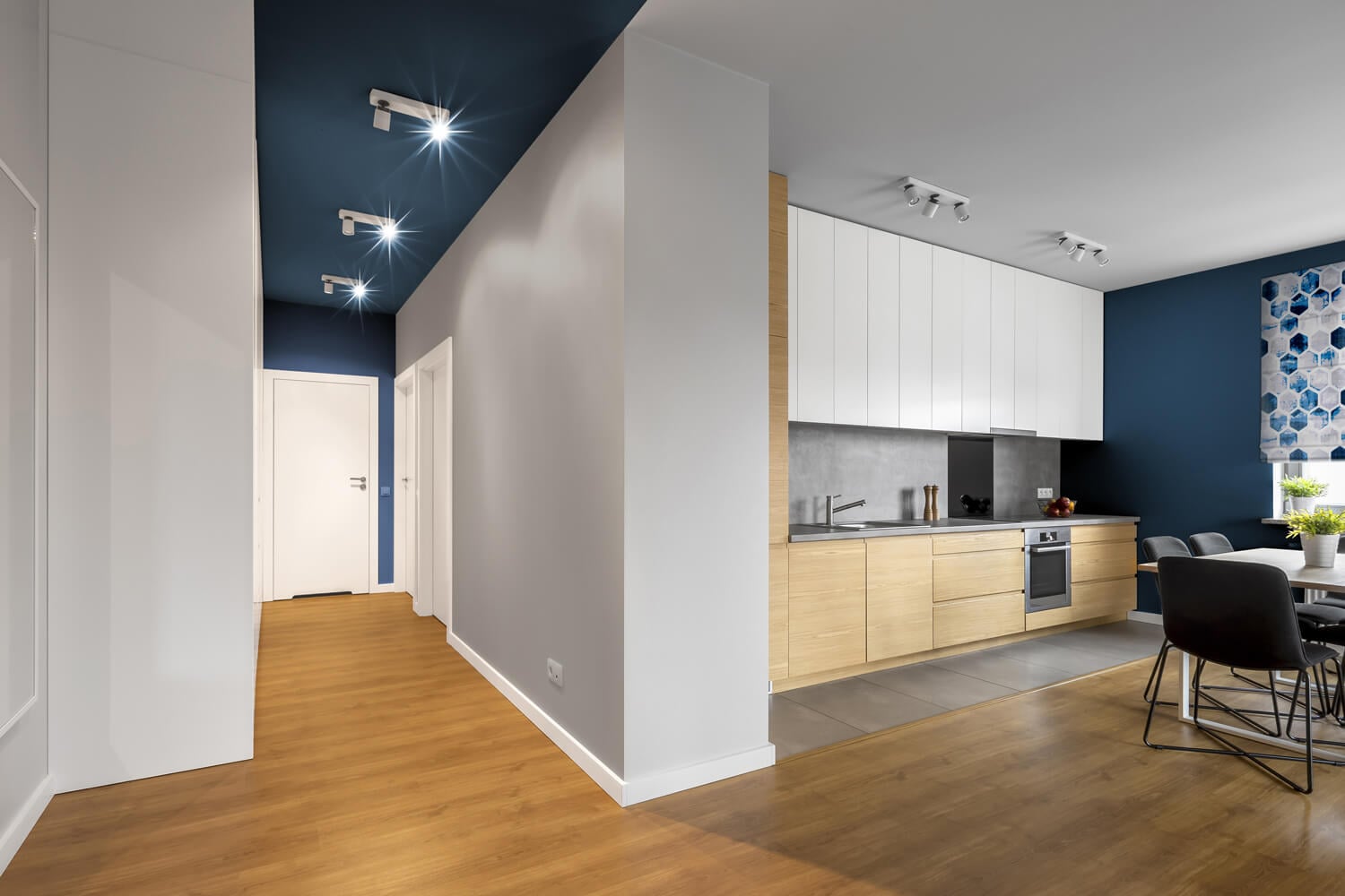 jak przemalowac przedpokoj na dwa kolory