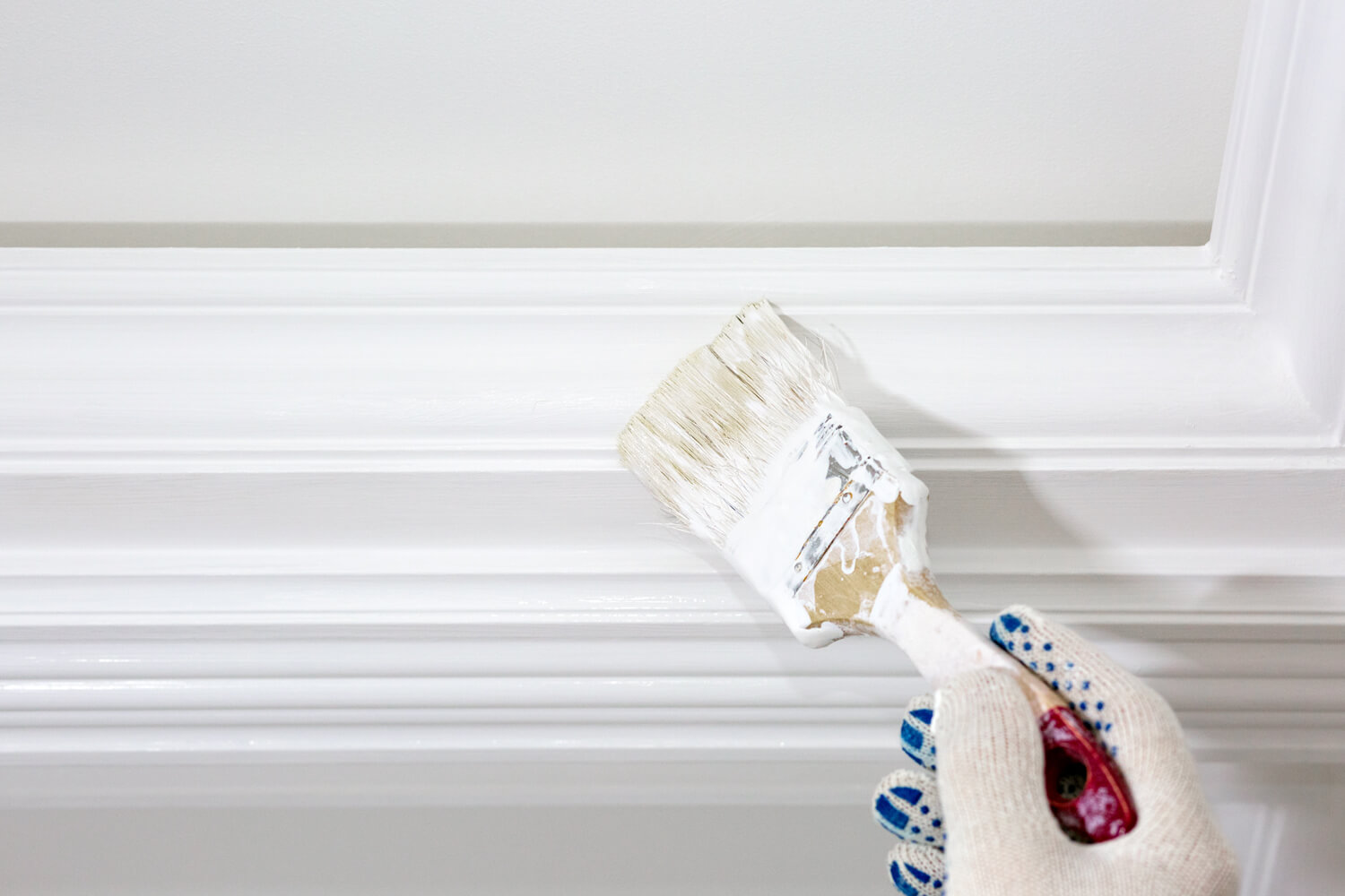 malowanie sufitu pedzlem