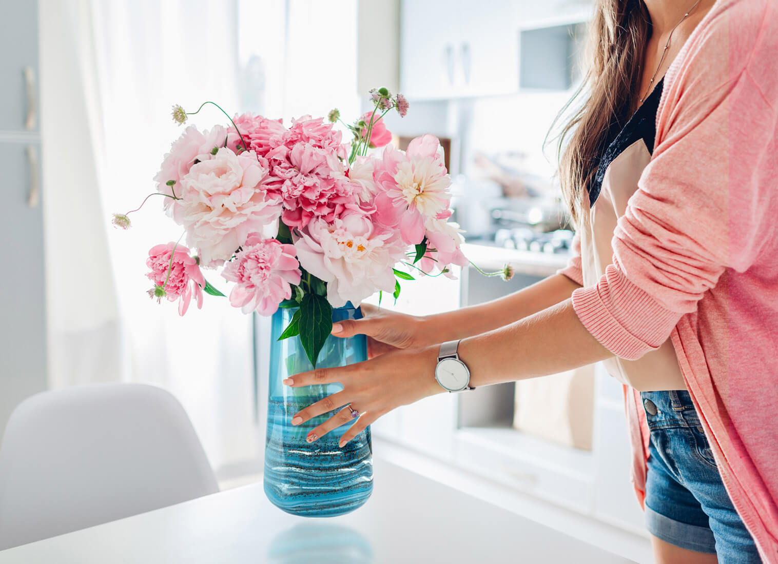 jak ulozyc kwiaty w wysokim wazonie