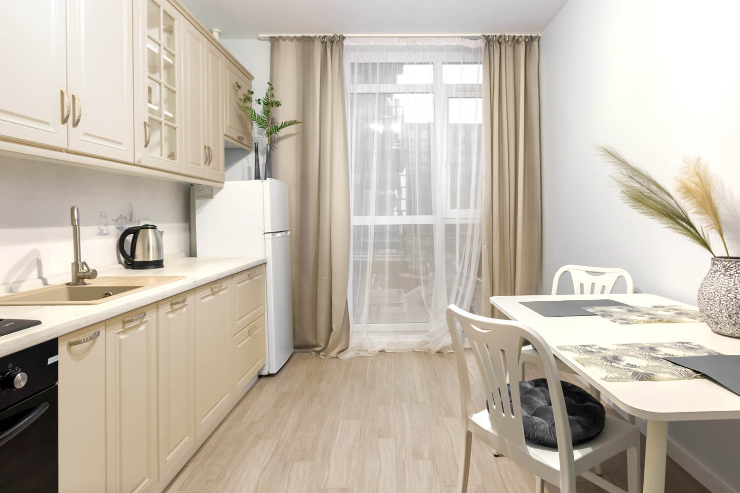 Waniliowe meble w kuchenne jaki kolor ścian