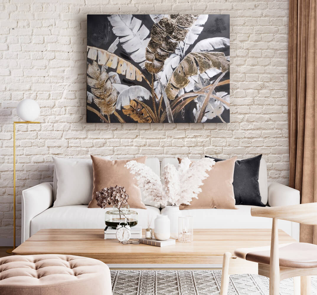 ściana z cegły w salonie