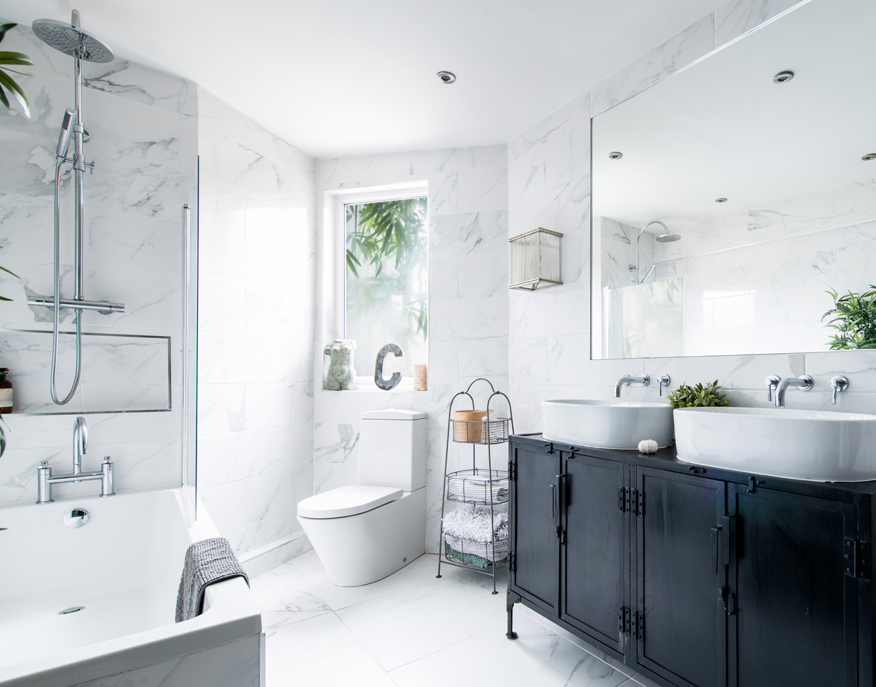 Jaka folia na okno do łazienki? 