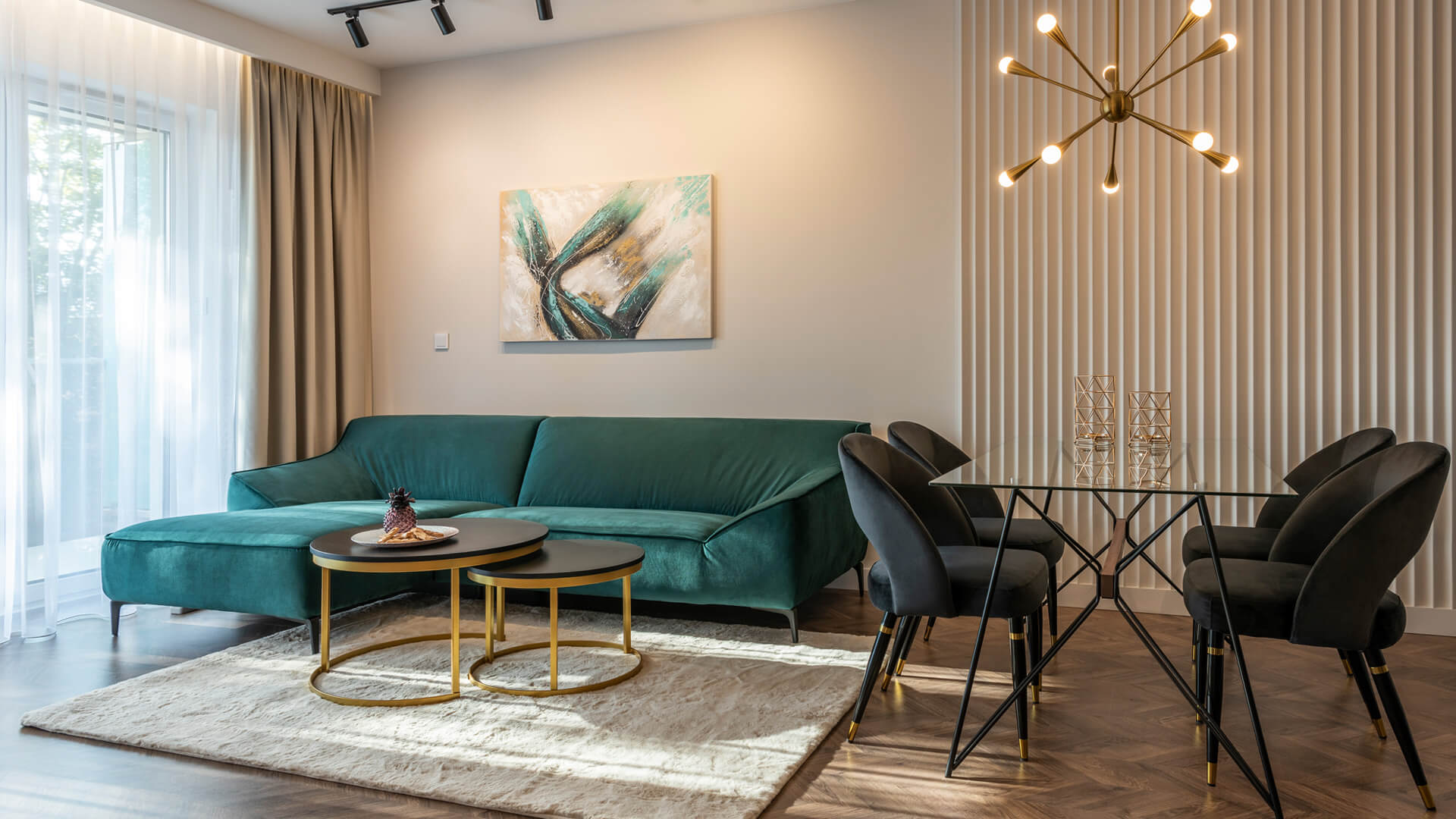 Jak, czym zasłonić okno przed sąsiadami?