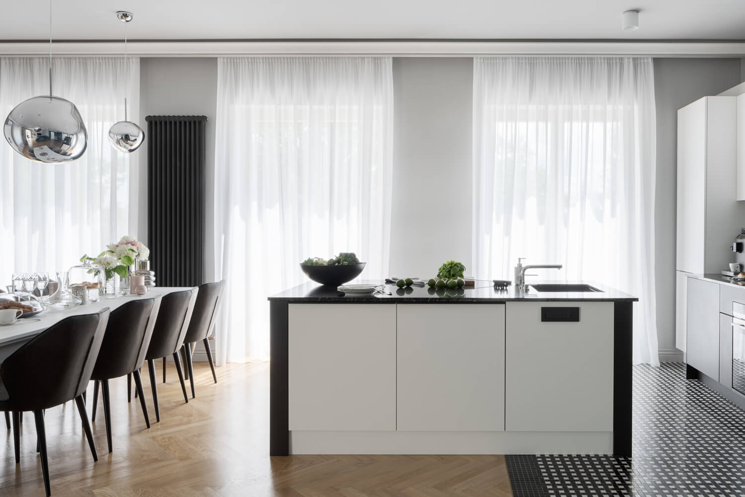 jak zasłonić okno przed sąsiadami