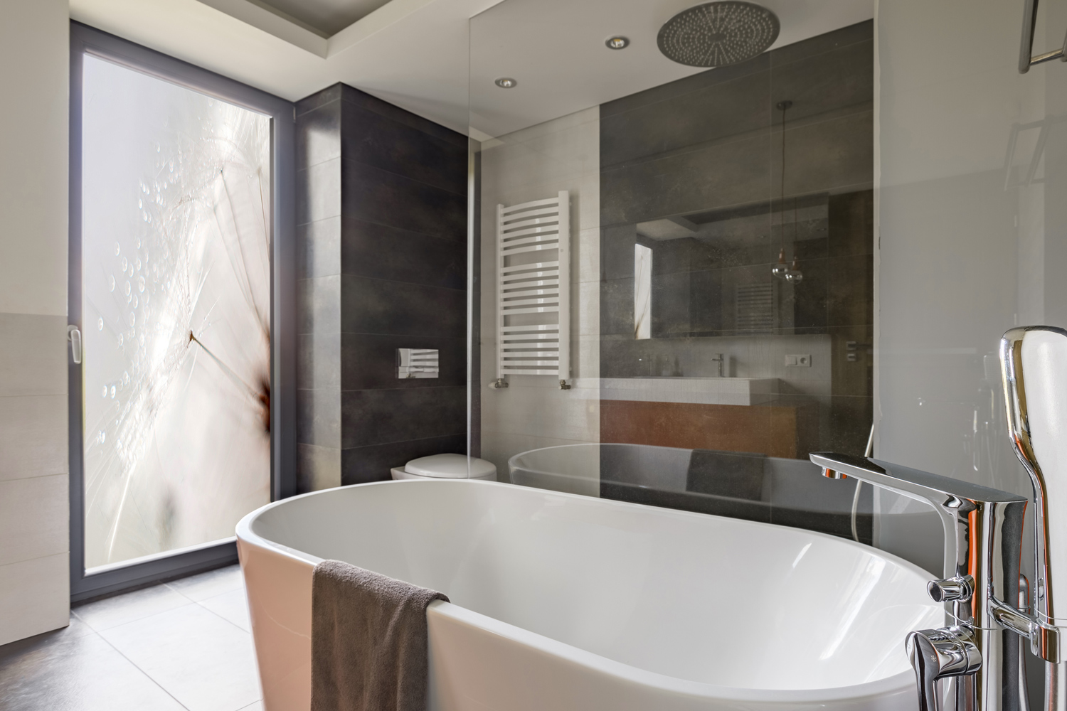 jak zasłonić okno przed sąsiadami