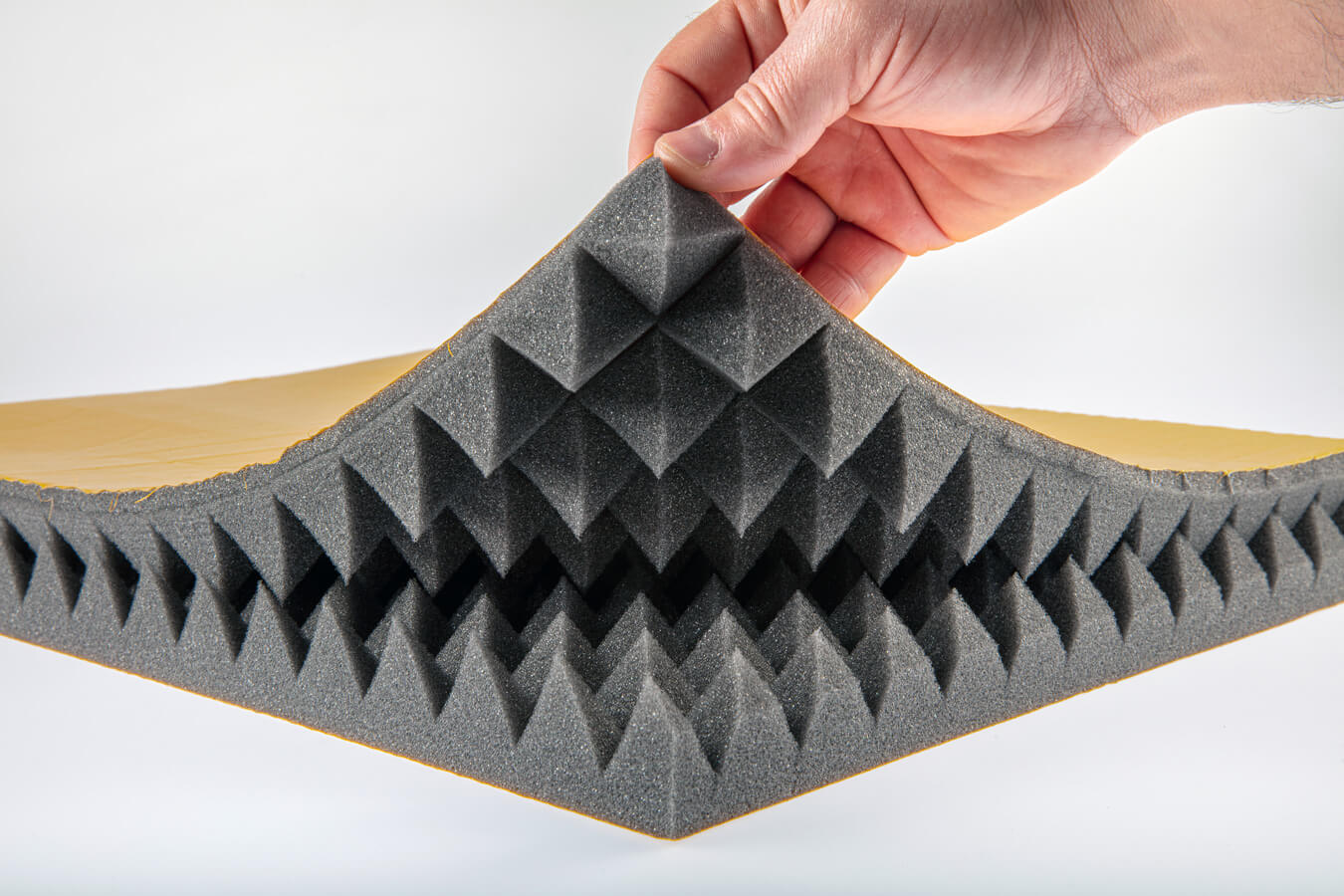 Czym wygłuszyć ścianę w sypialni