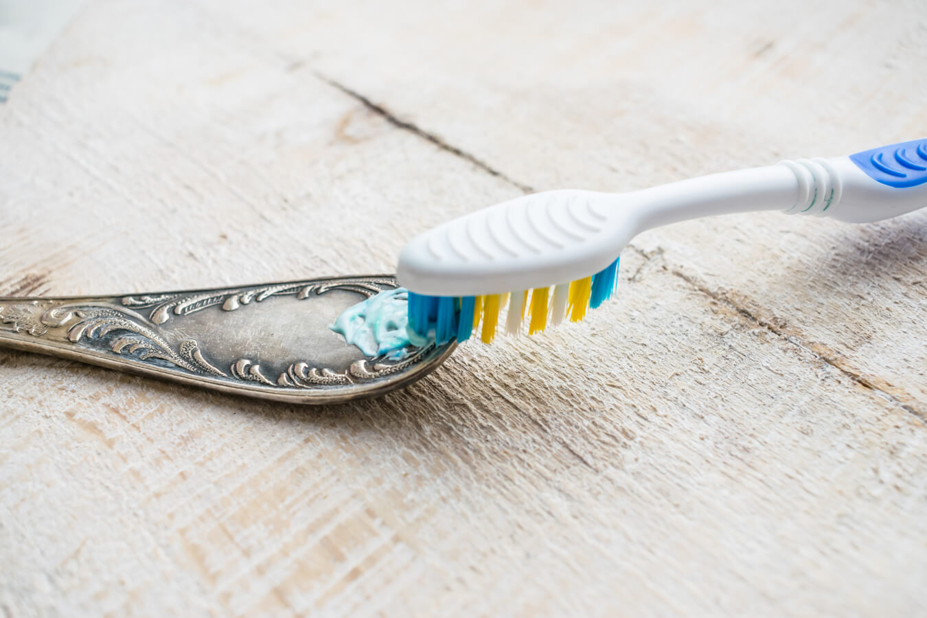 jak wyczyścić sztućce