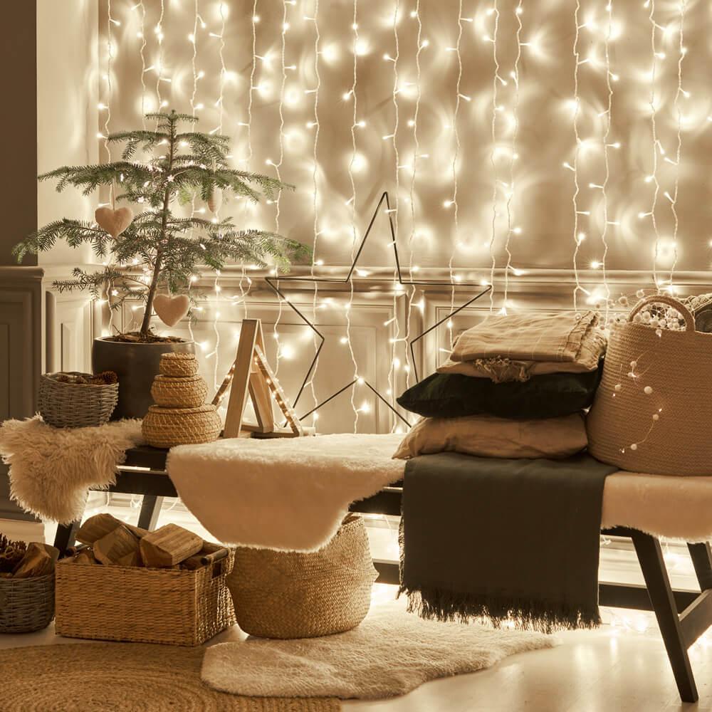 Jak powiesić lampki na ścianie