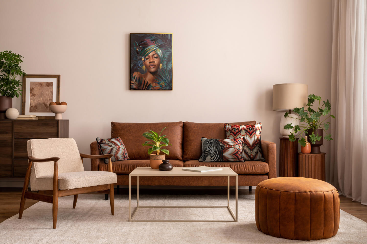 jakie poduszki do brązowej kanapy