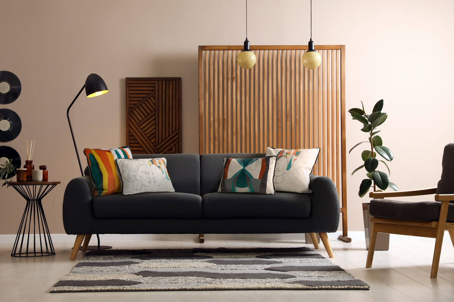 jakie poduszki do szarej kanapy