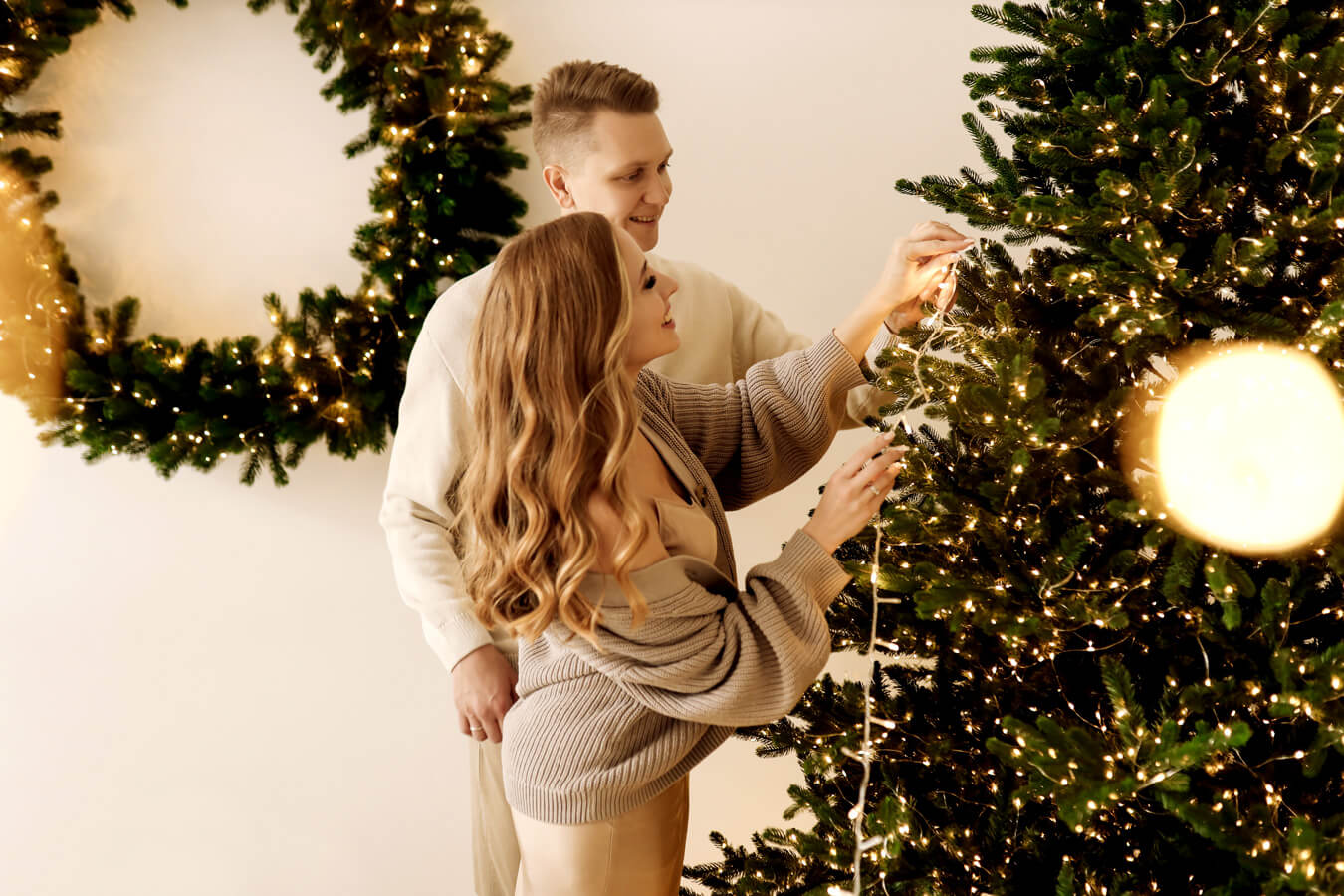 Jak powiesić lampki na ścianie