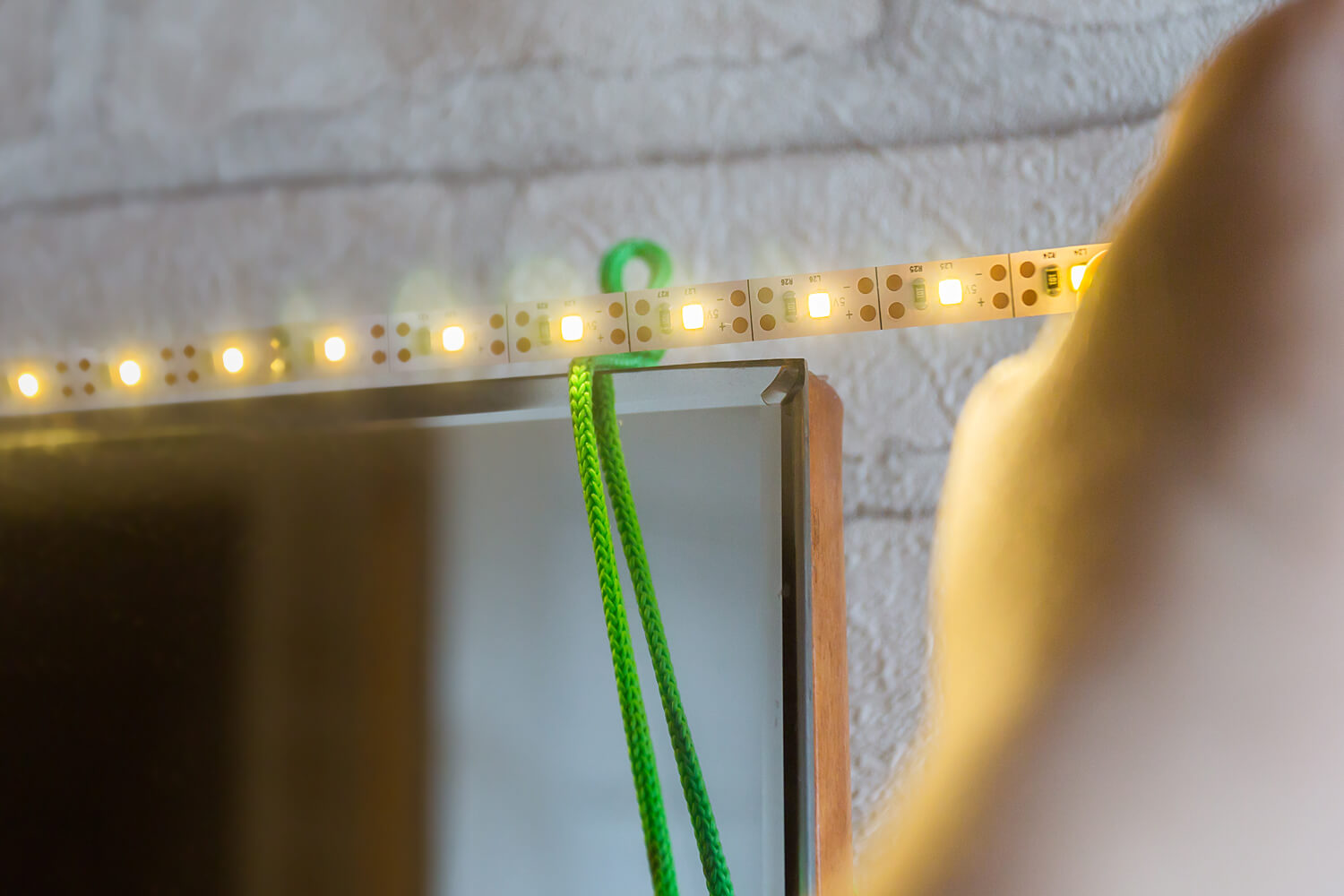 Jak zrobić lustro podświetlane