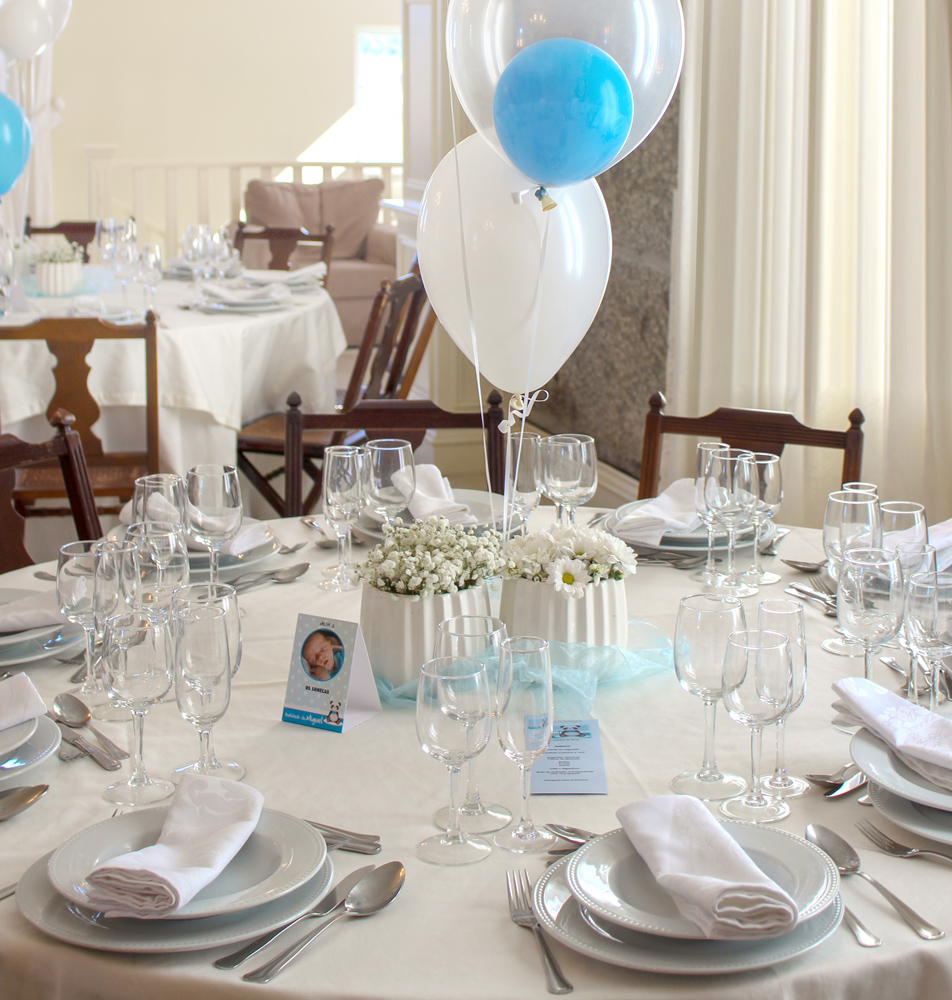 Jak udekorować stół na chrzest