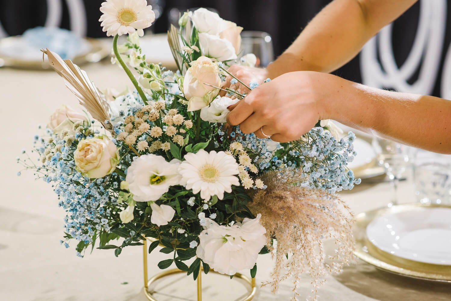 Jak udekorować stół na chrzest