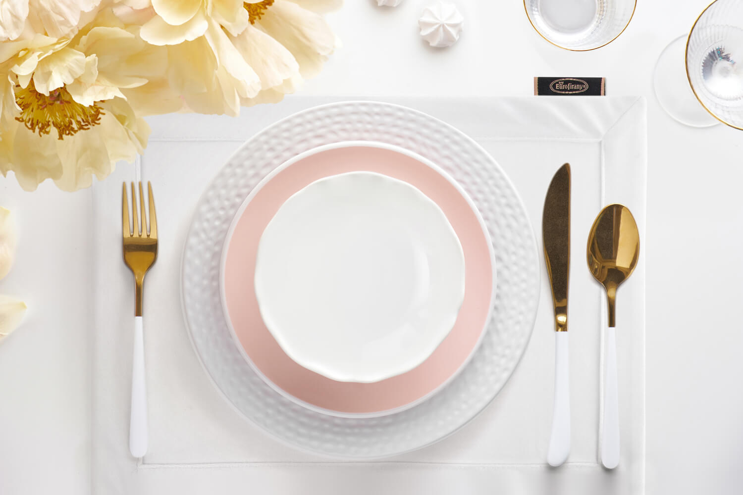 jak zabezpieczyć stół przed zarysowaniem