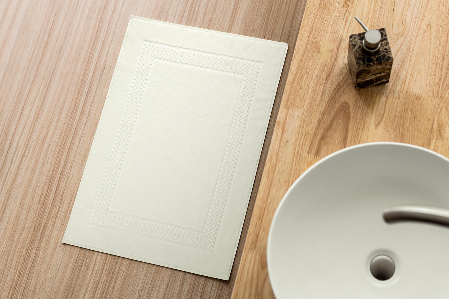 jak prać dywaniki łazienkowe