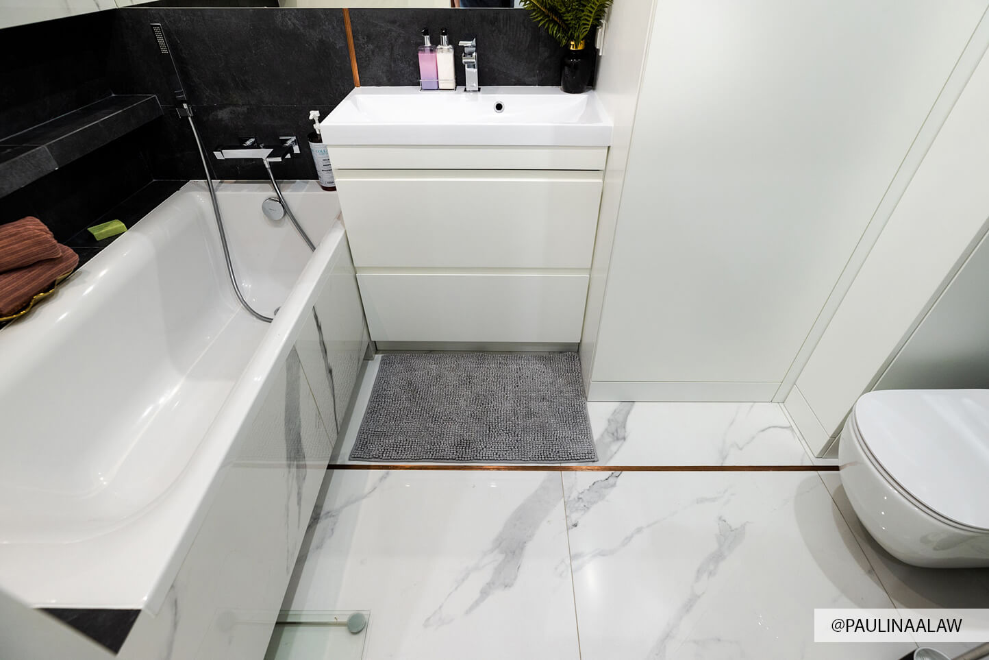 jak prać dywaniki łazienkowe