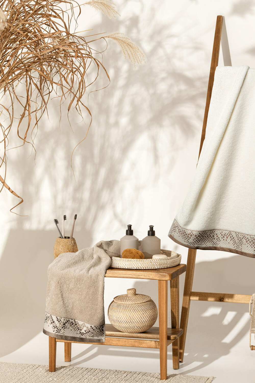 beżowo brązowa łazienka jakie dodatki 