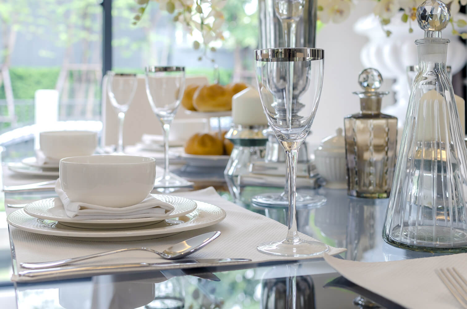 co położyć na szklany stół