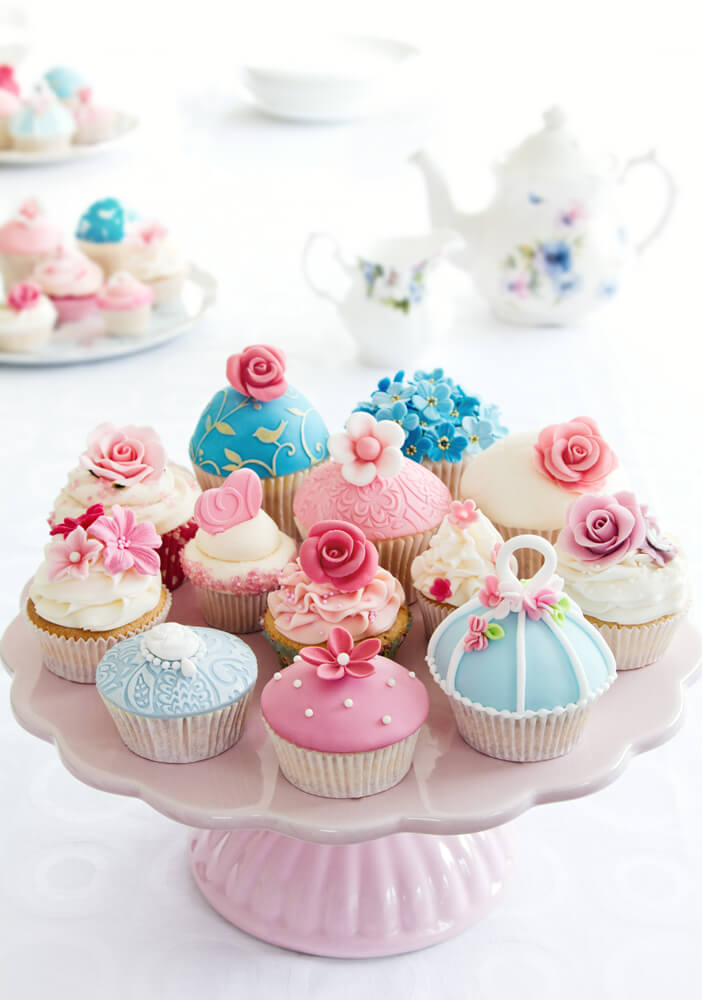 jak ładnie ułożyć ciasto na paterze