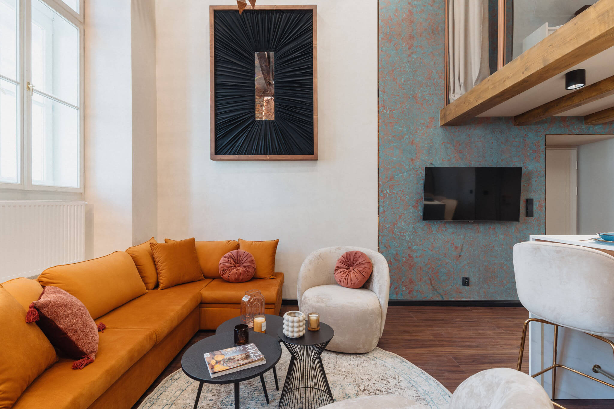 jaki kolor pasuje do pomarańczowego w pokoju