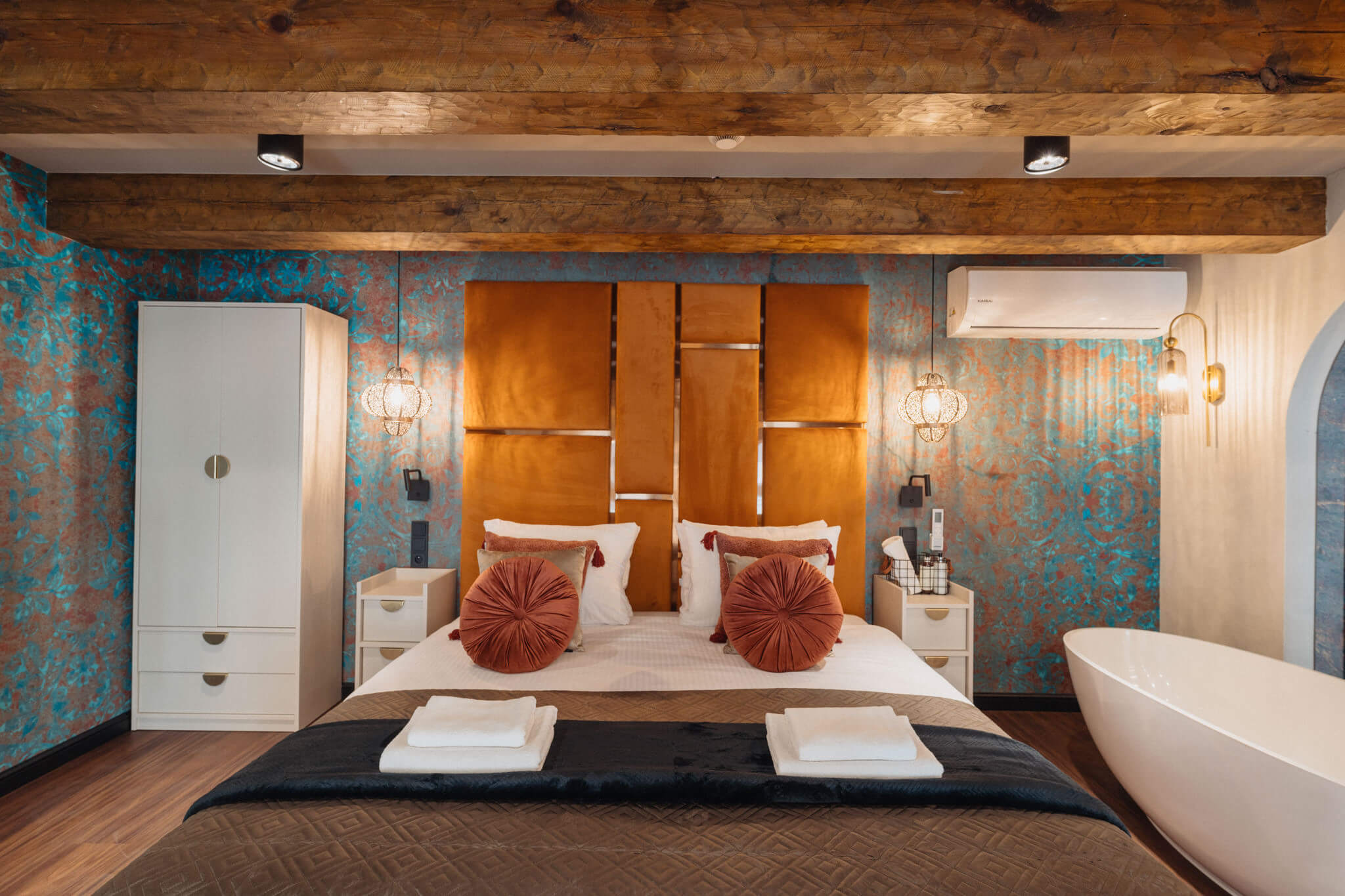 jaki kolor pasuje do pomarańczowego w pokoju