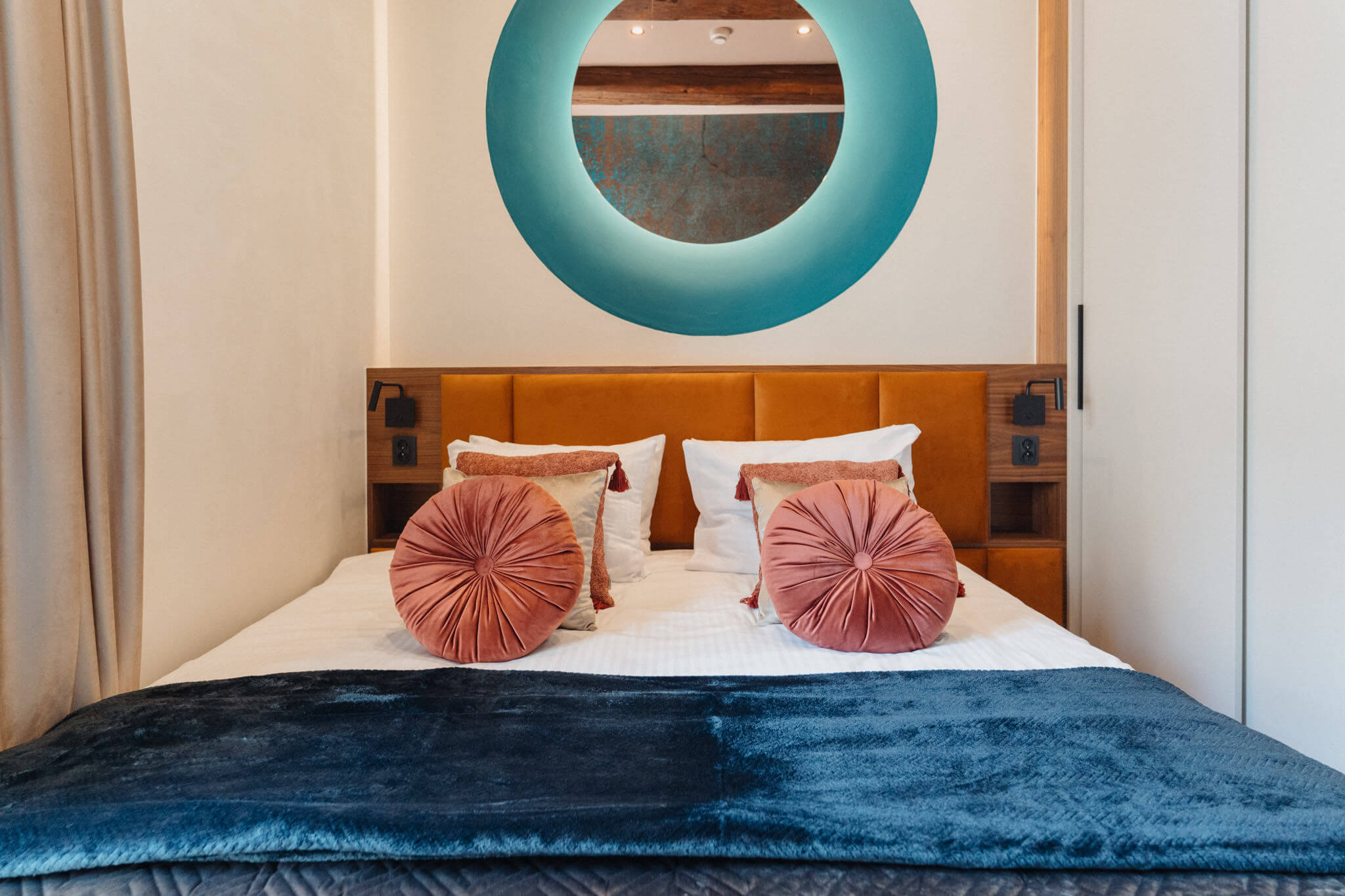 jaki kolor ścian do pomarańczowych mebli