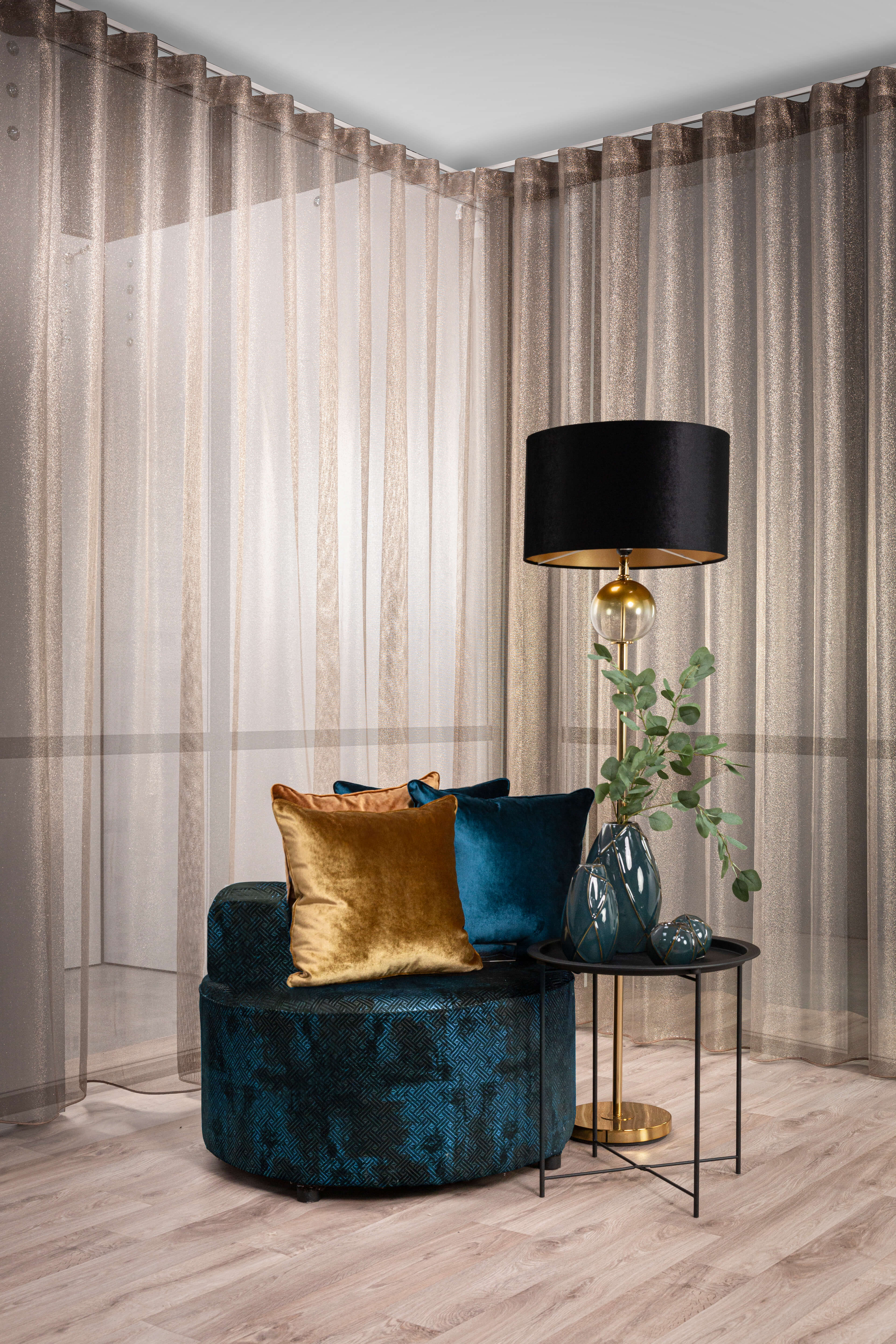 jaki kolor ścian do złotych dodatków