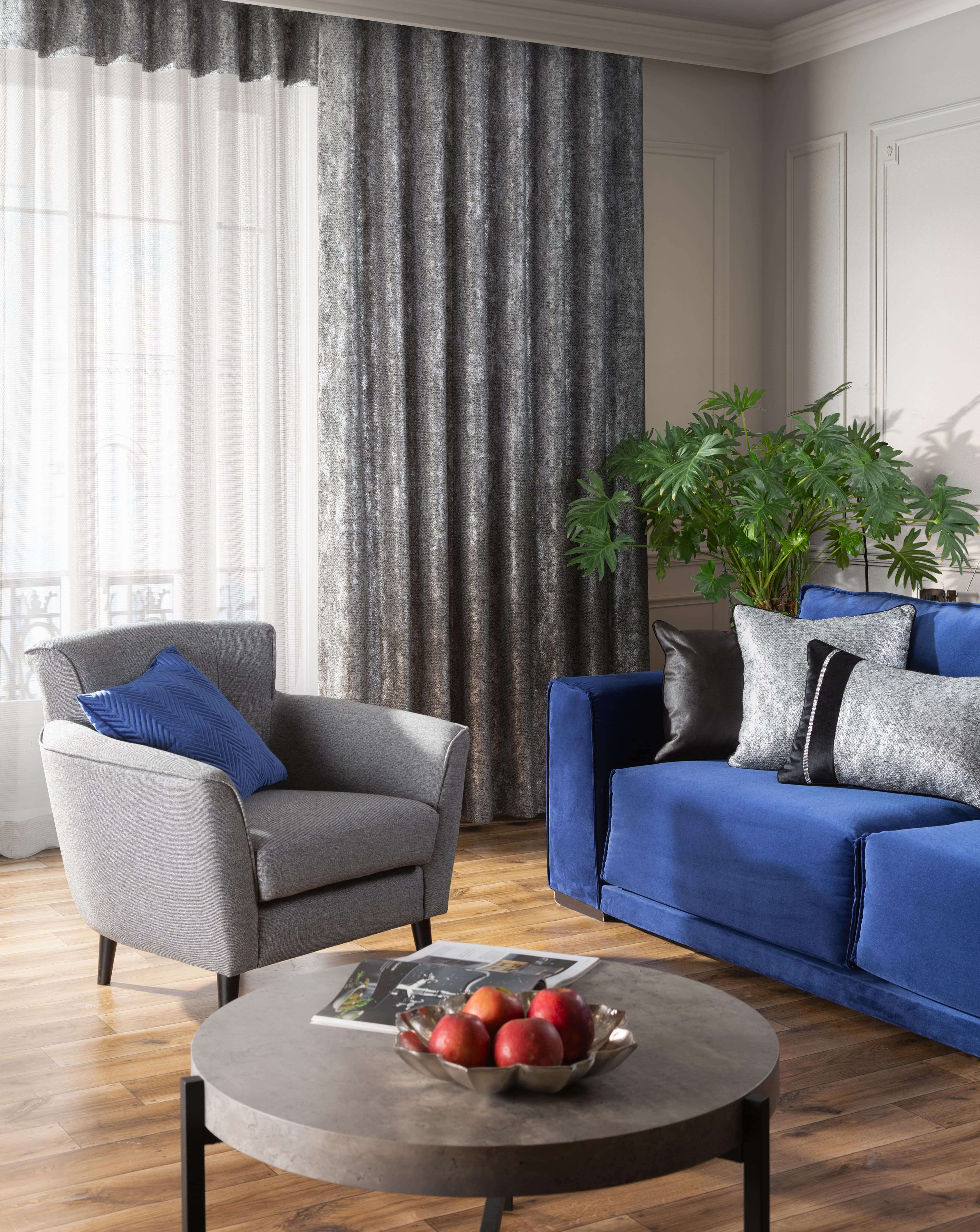 jaki kolor ścian do granatowej kanapy