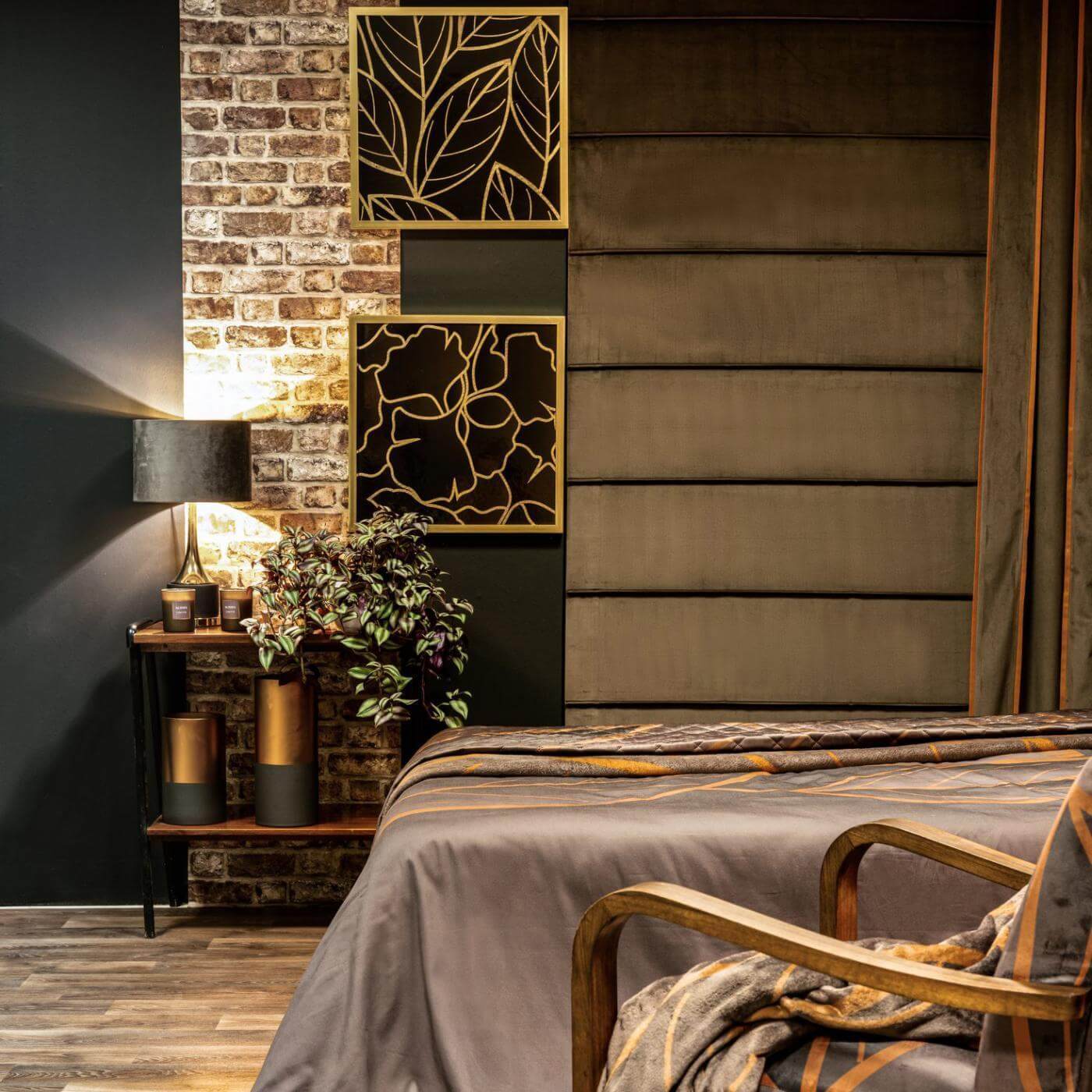 czarna ściana w sypialni