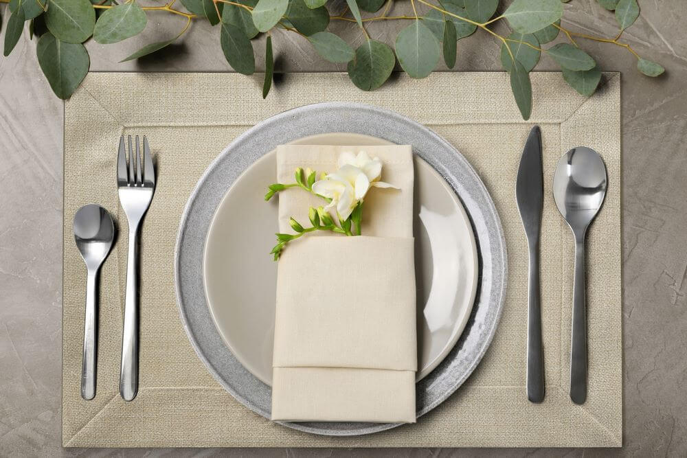 jak udekorować stół na komunie dla chłopca 