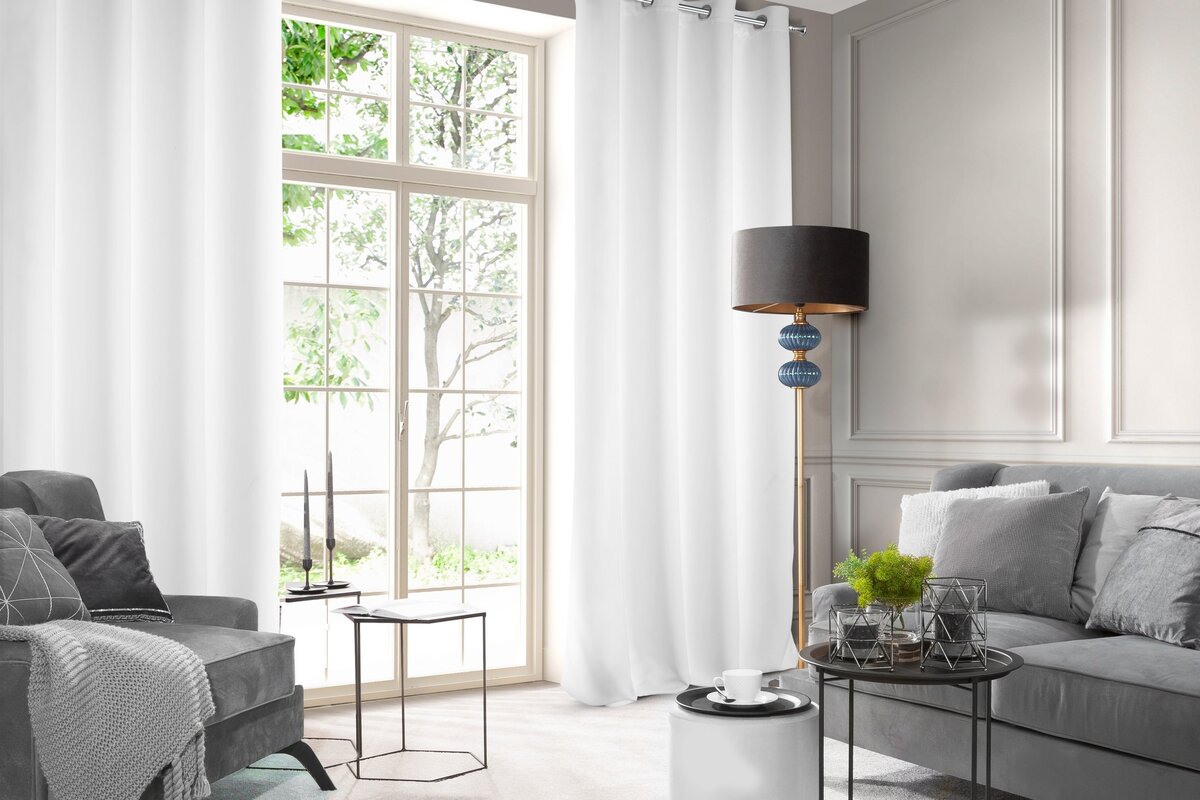 mały salon w stylu klasycznym