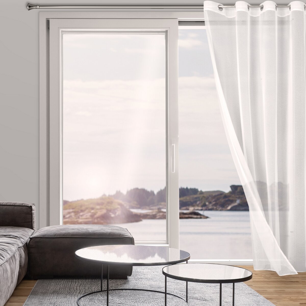 Czym zasłonić okna przesuwne