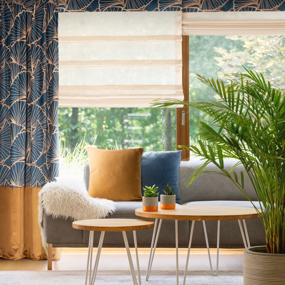 zasłony na podłodze 