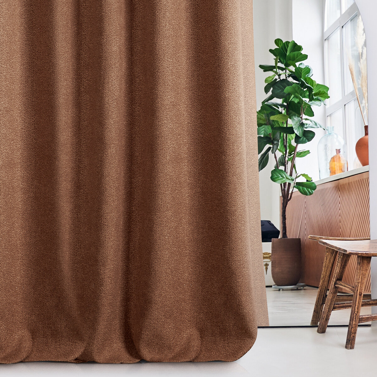 zasłony leżące na podłodze