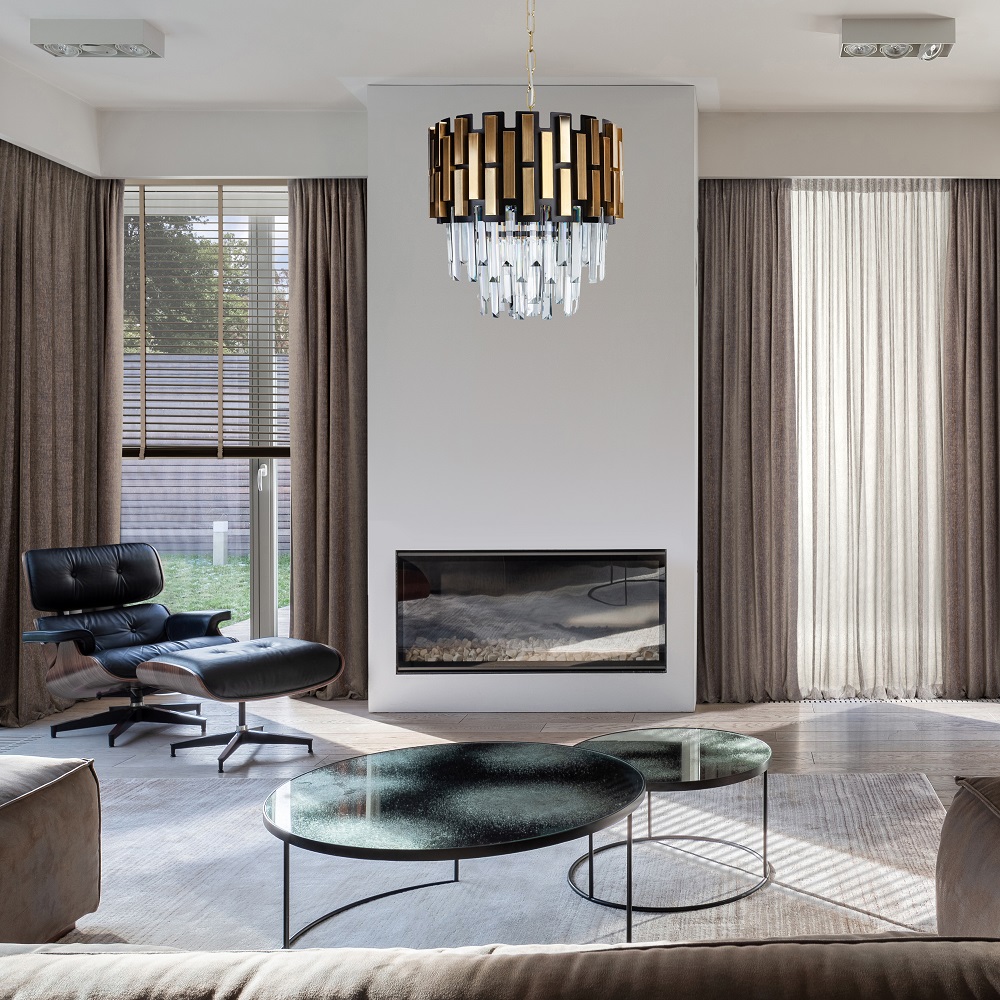 zasłony leżące na podłodze 